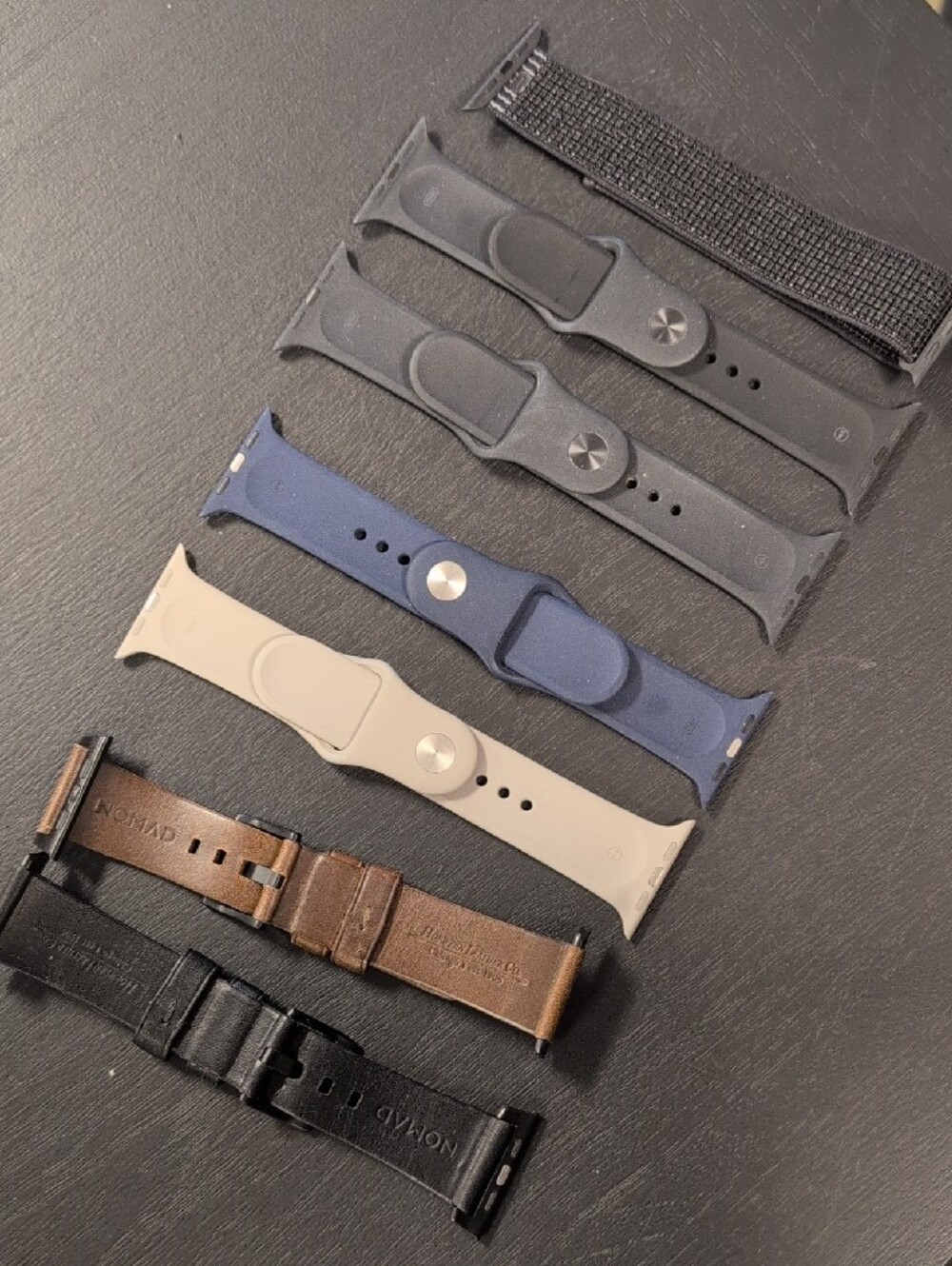 Nomad Interchangeable Watch Band Set in Black, Navy, Beige, Brown - Picture 5 of 10